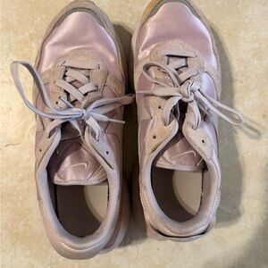 Women’s Nike phoenix sneakers